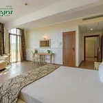 Allegra Balneo & غولدن ساندز